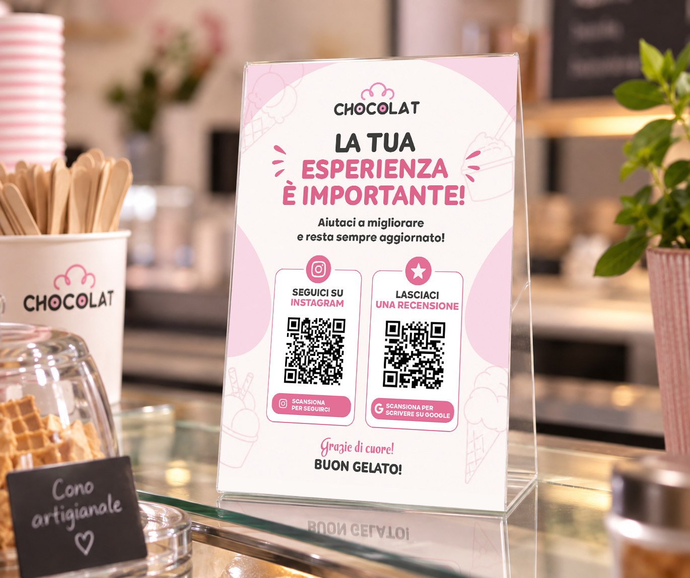 Espositore A5 con invito alla recensione Google per una gelateria artigianale